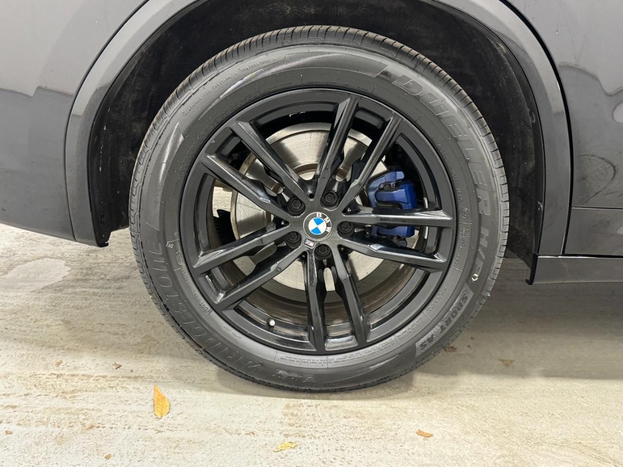 BMW X3 Vehicle Full-screen Gallery Image 5