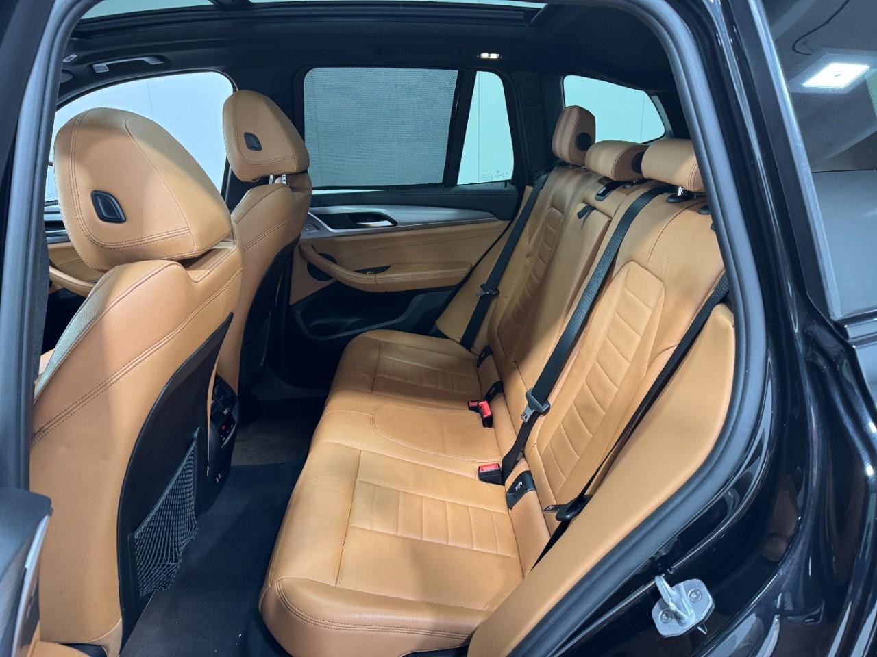 BMW X3 Vehicle Full-screen Gallery Image 8