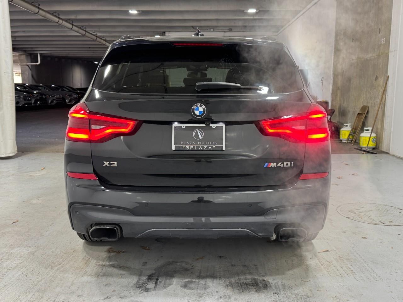 BMW X3 Vehicle Full-screen Gallery Image 9