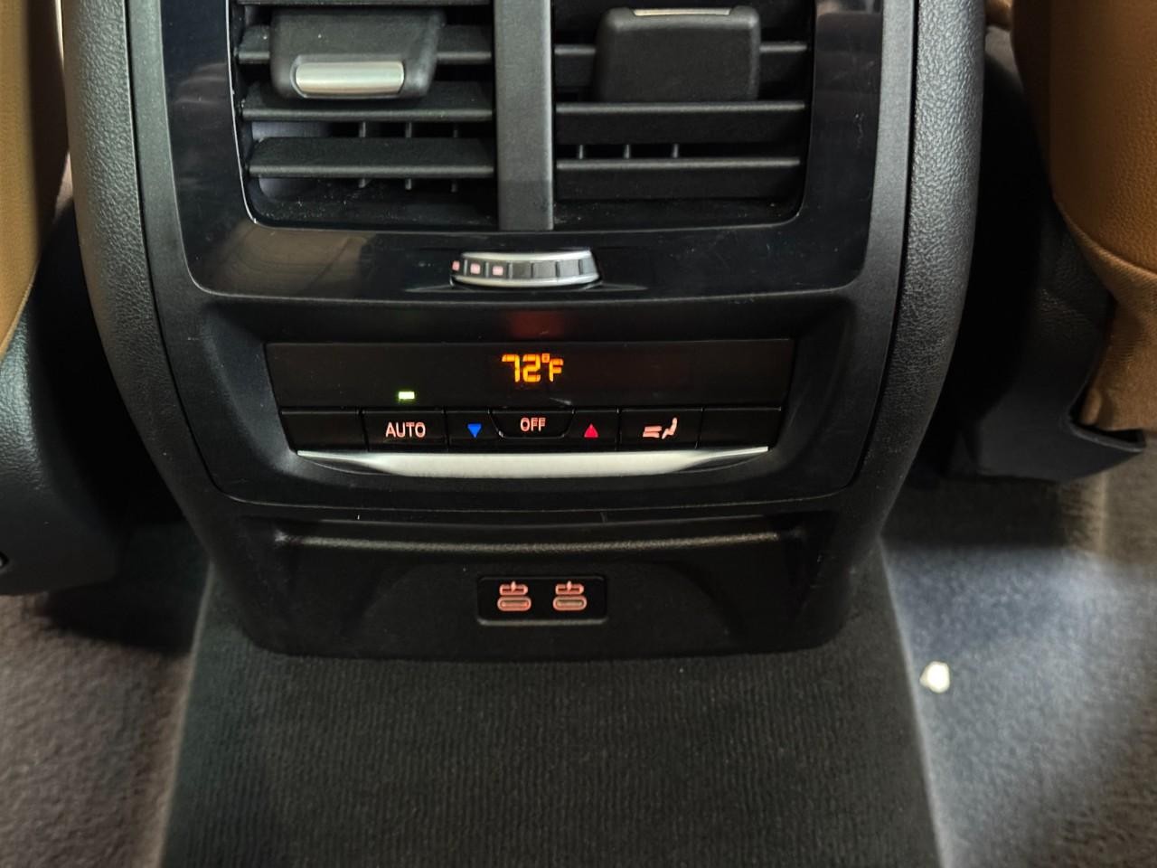 BMW X3 Vehicle Full-screen Gallery Image 11