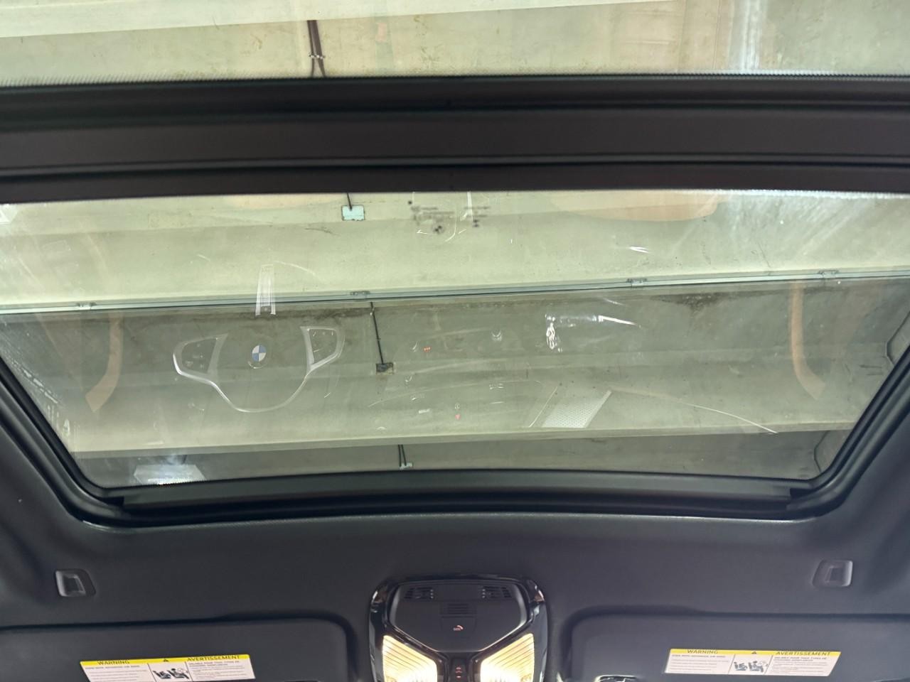 BMW X3 Vehicle Full-screen Gallery Image 12