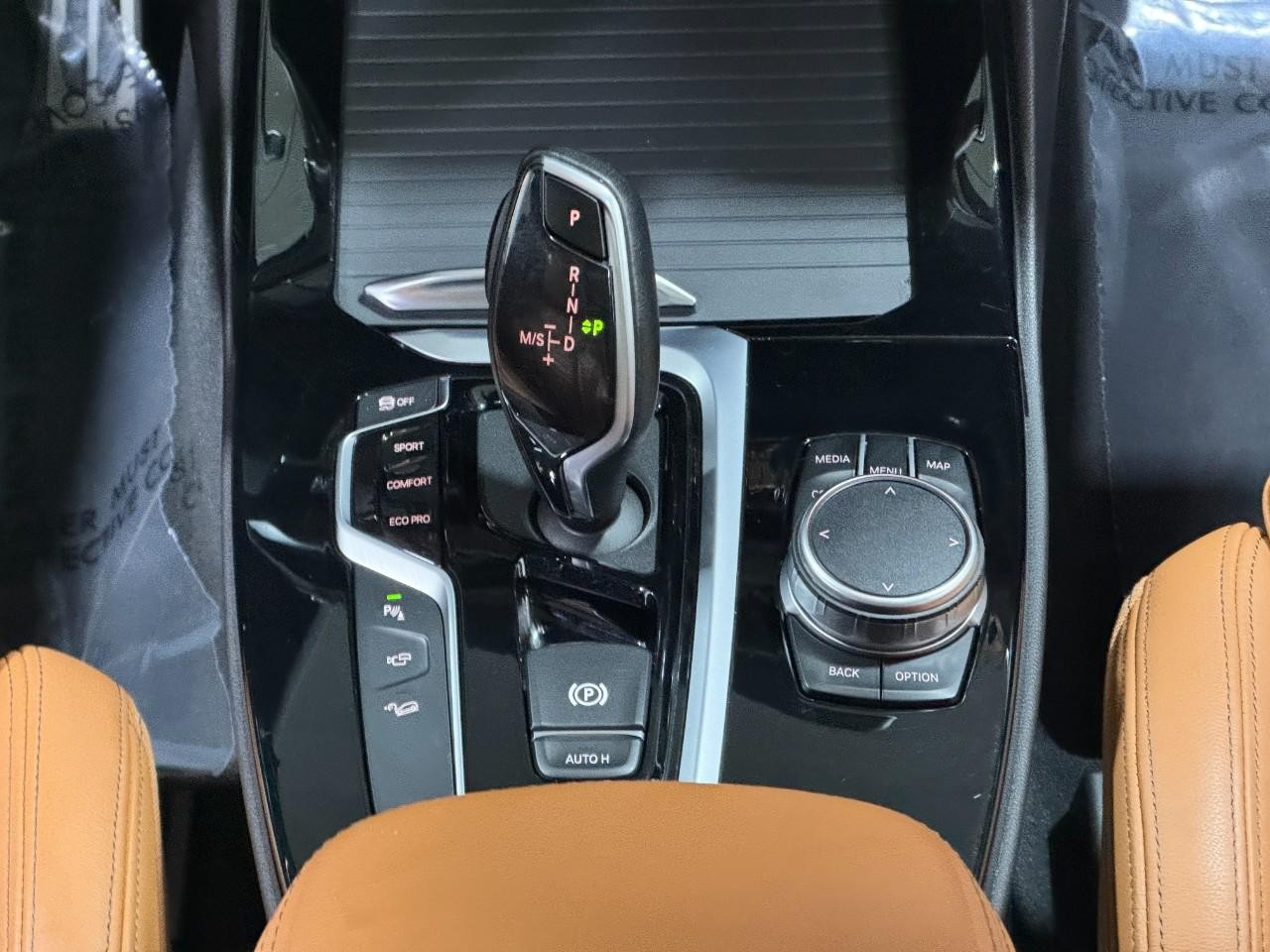 BMW X3 Vehicle Full-screen Gallery Image 17