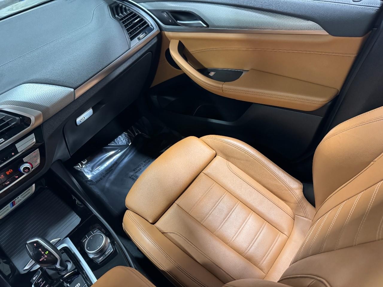 BMW X3 Vehicle Full-screen Gallery Image 18