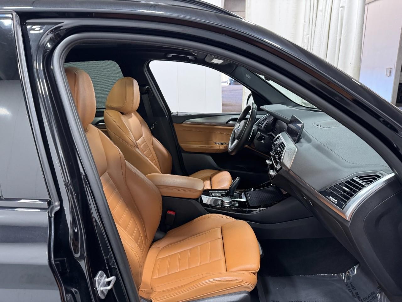 BMW X3 Vehicle Full-screen Gallery Image 19