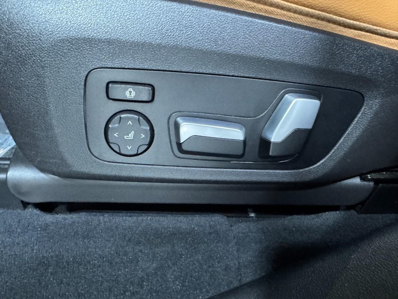 BMW X3 Vehicle Full-screen Gallery Image 28