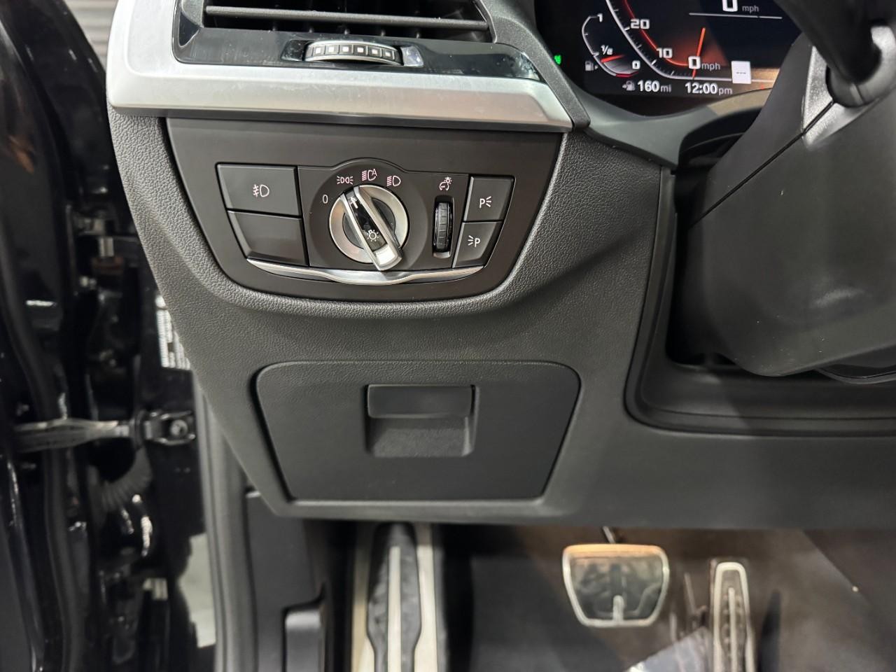 BMW X3 Vehicle Full-screen Gallery Image 29