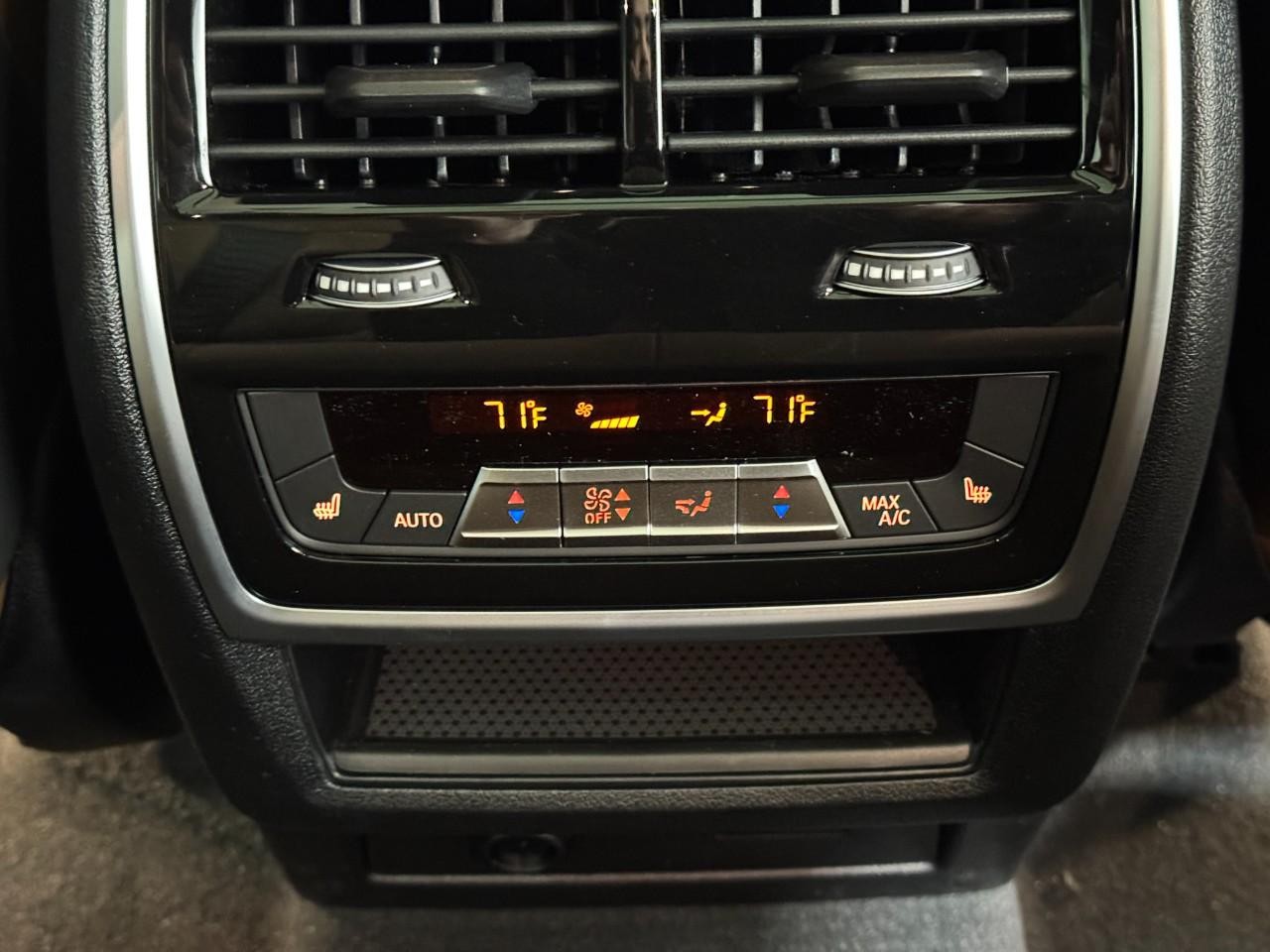 BMW X5 M Vehicle Full-screen Gallery Image 11