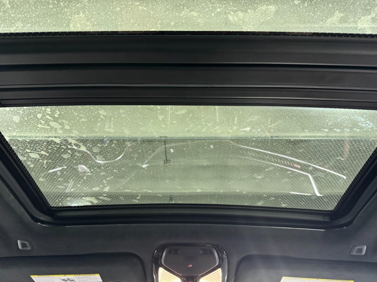 BMW X5 M Vehicle Full-screen Gallery Image 12