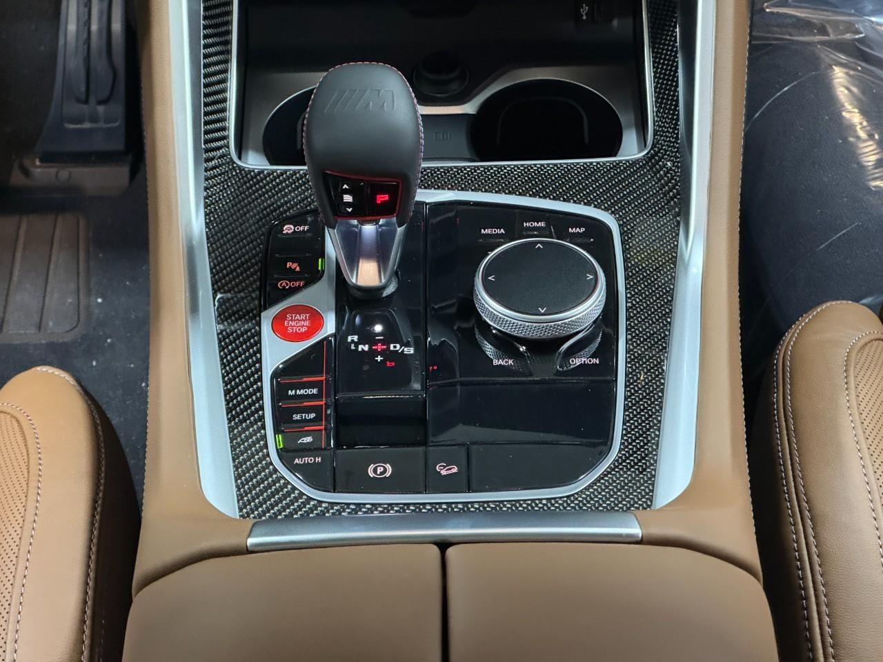 BMW X5 M Vehicle Full-screen Gallery Image 16