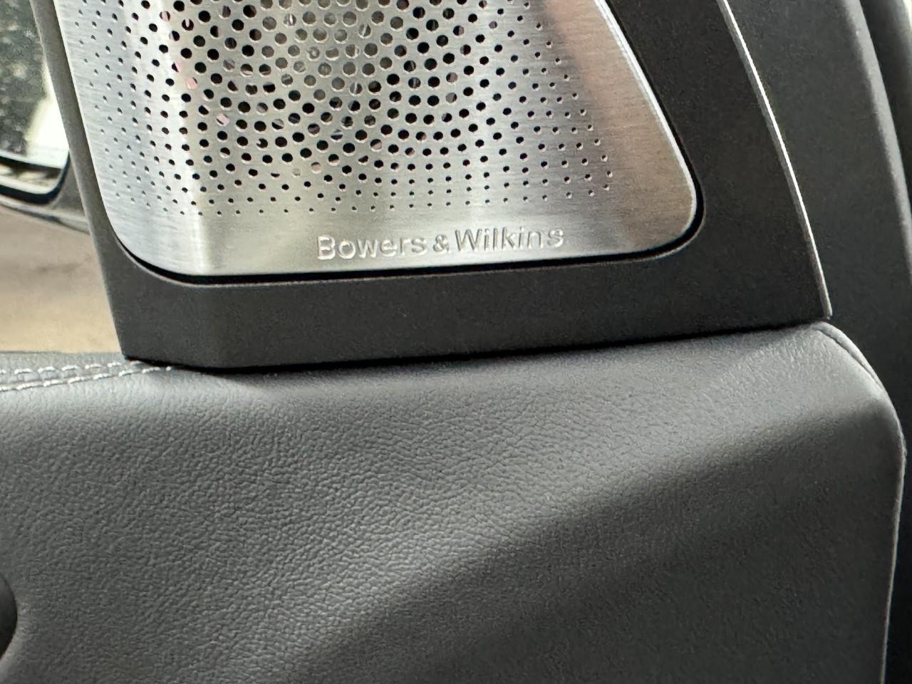 BMW X5 M Vehicle Full-screen Gallery Image 24