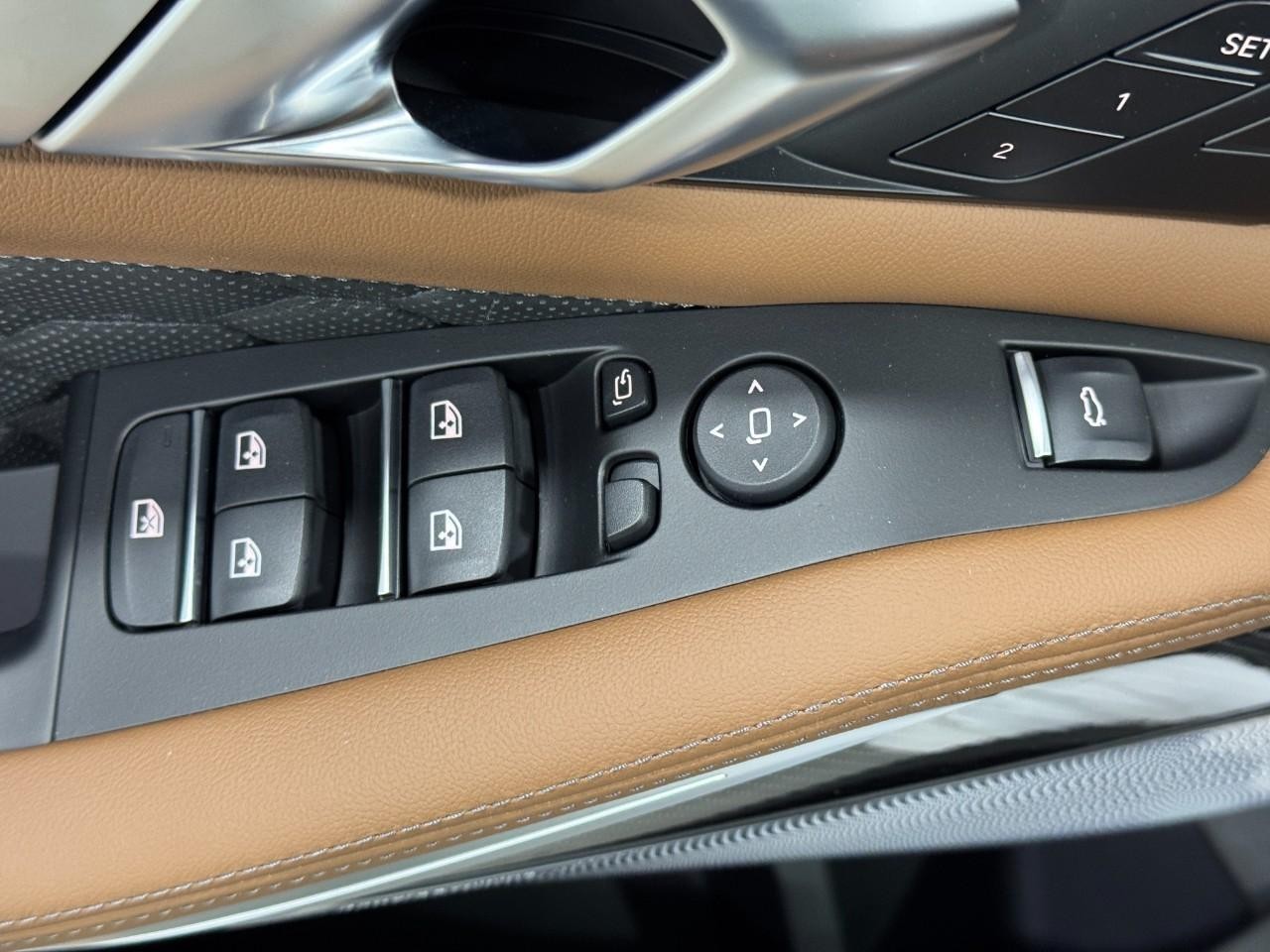 BMW X5 M Vehicle Full-screen Gallery Image 27