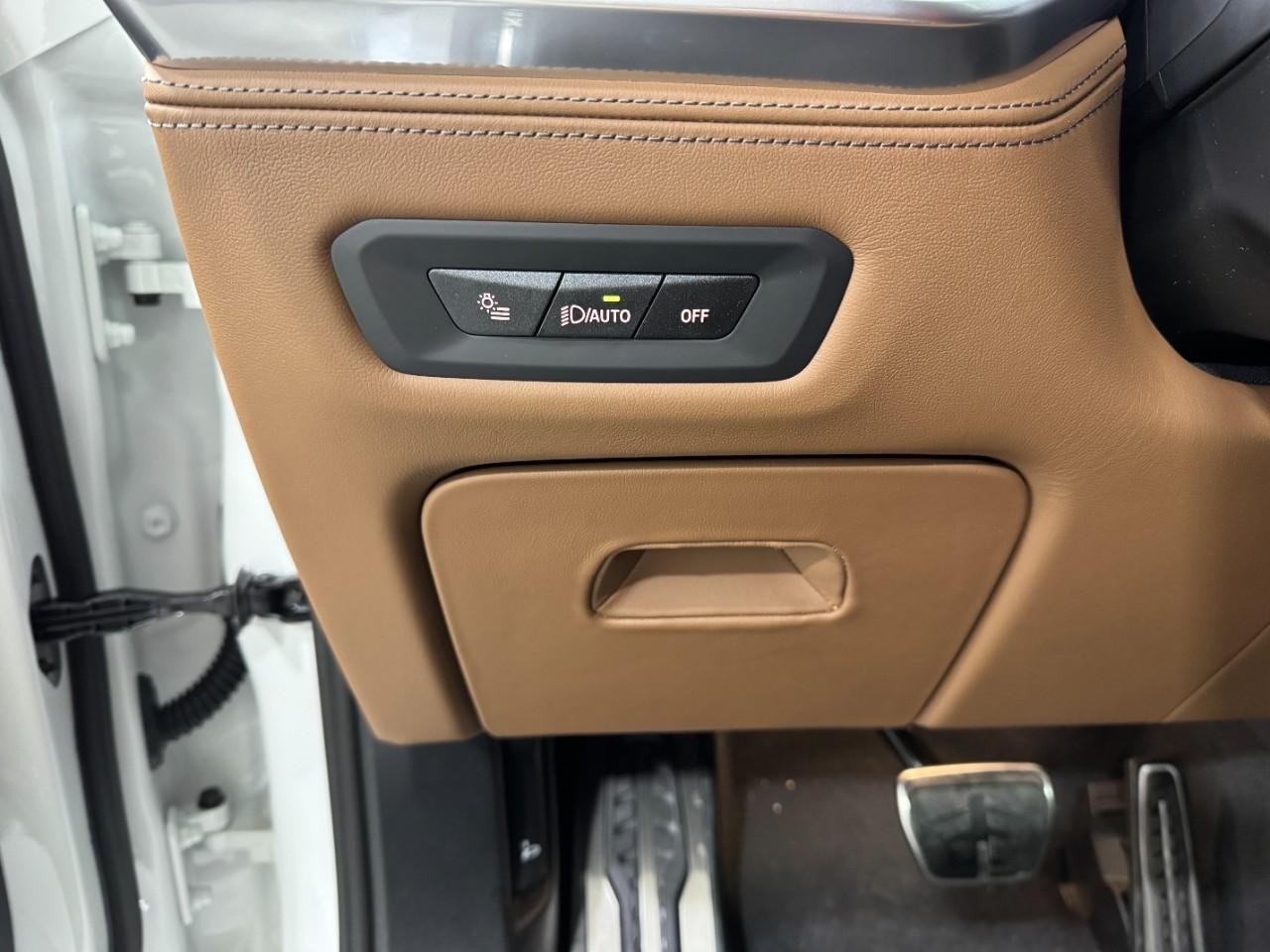 BMW X5 M Vehicle Full-screen Gallery Image 31