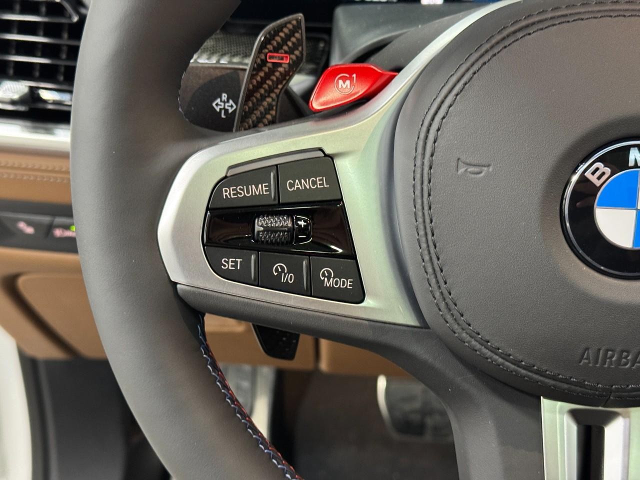 BMW X5 M Vehicle Full-screen Gallery Image 32