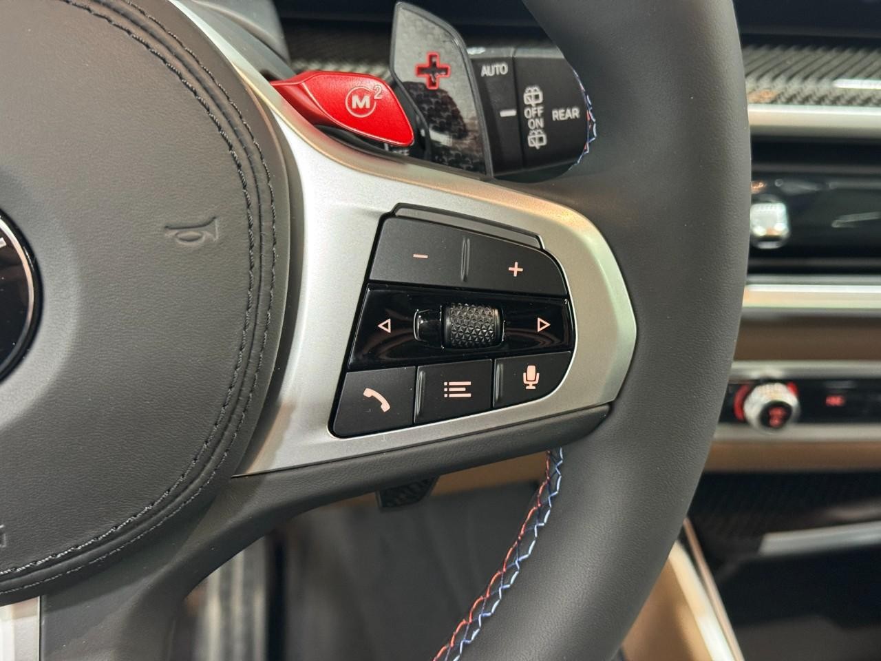 BMW X5 M Vehicle Full-screen Gallery Image 33