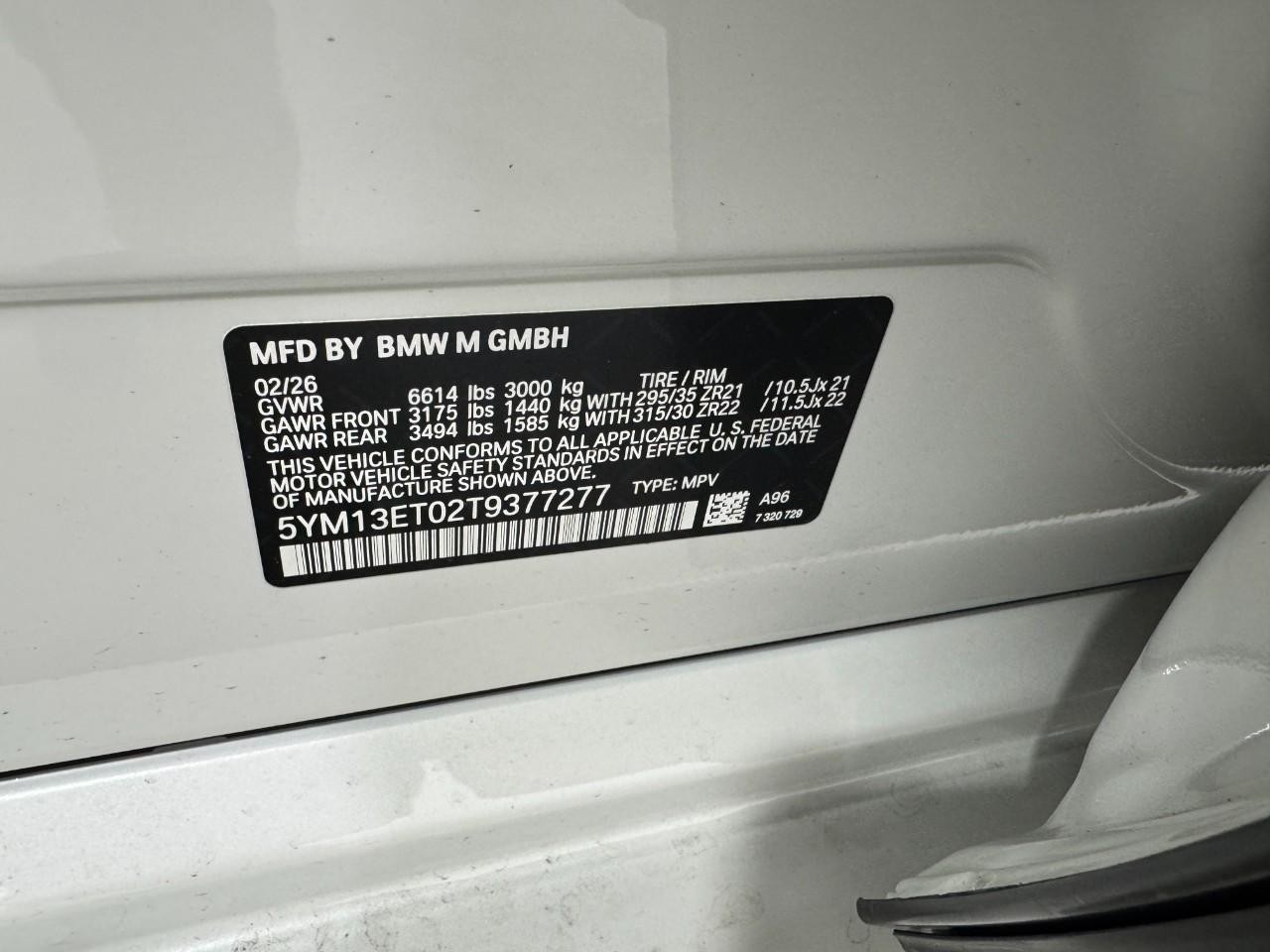 BMW X5 M Vehicle Full-screen Gallery Image 36