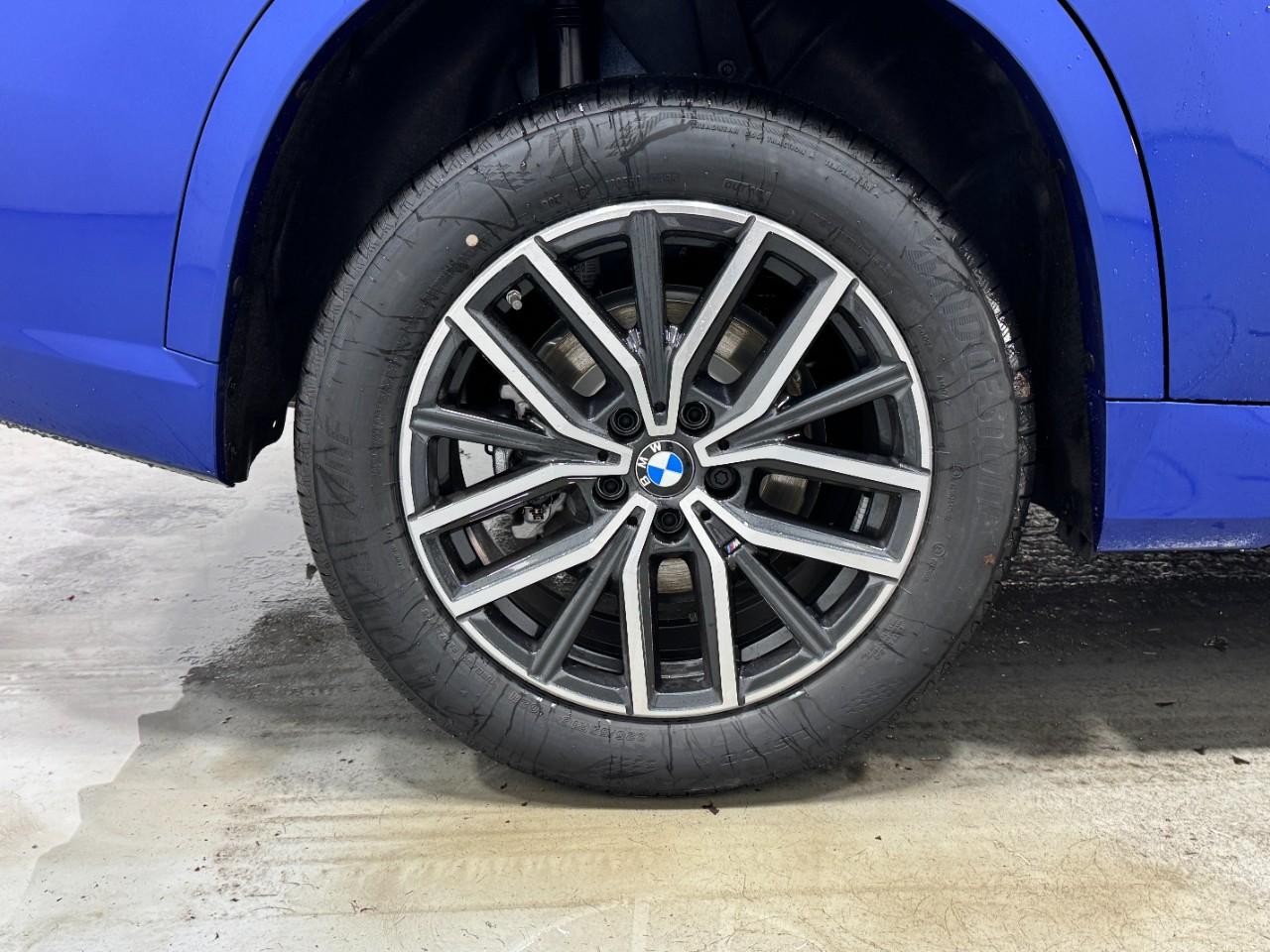 BMW X1 Vehicle Full-screen Gallery Image 5