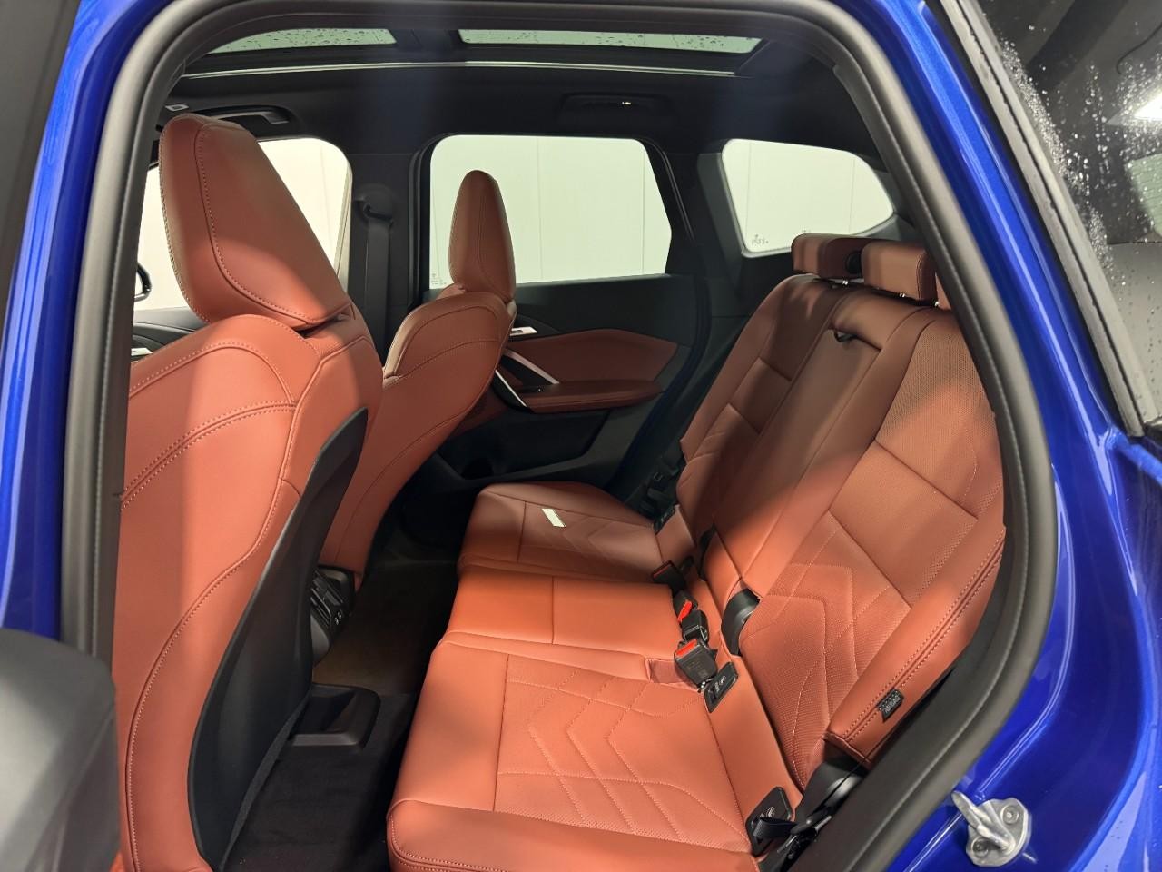 BMW X1 Vehicle Full-screen Gallery Image 8