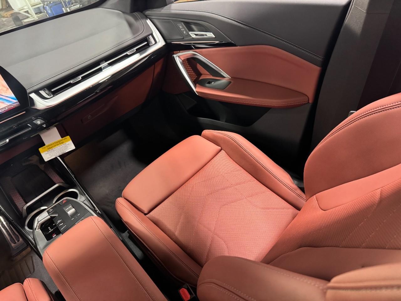 BMW X1 Vehicle Full-screen Gallery Image 16