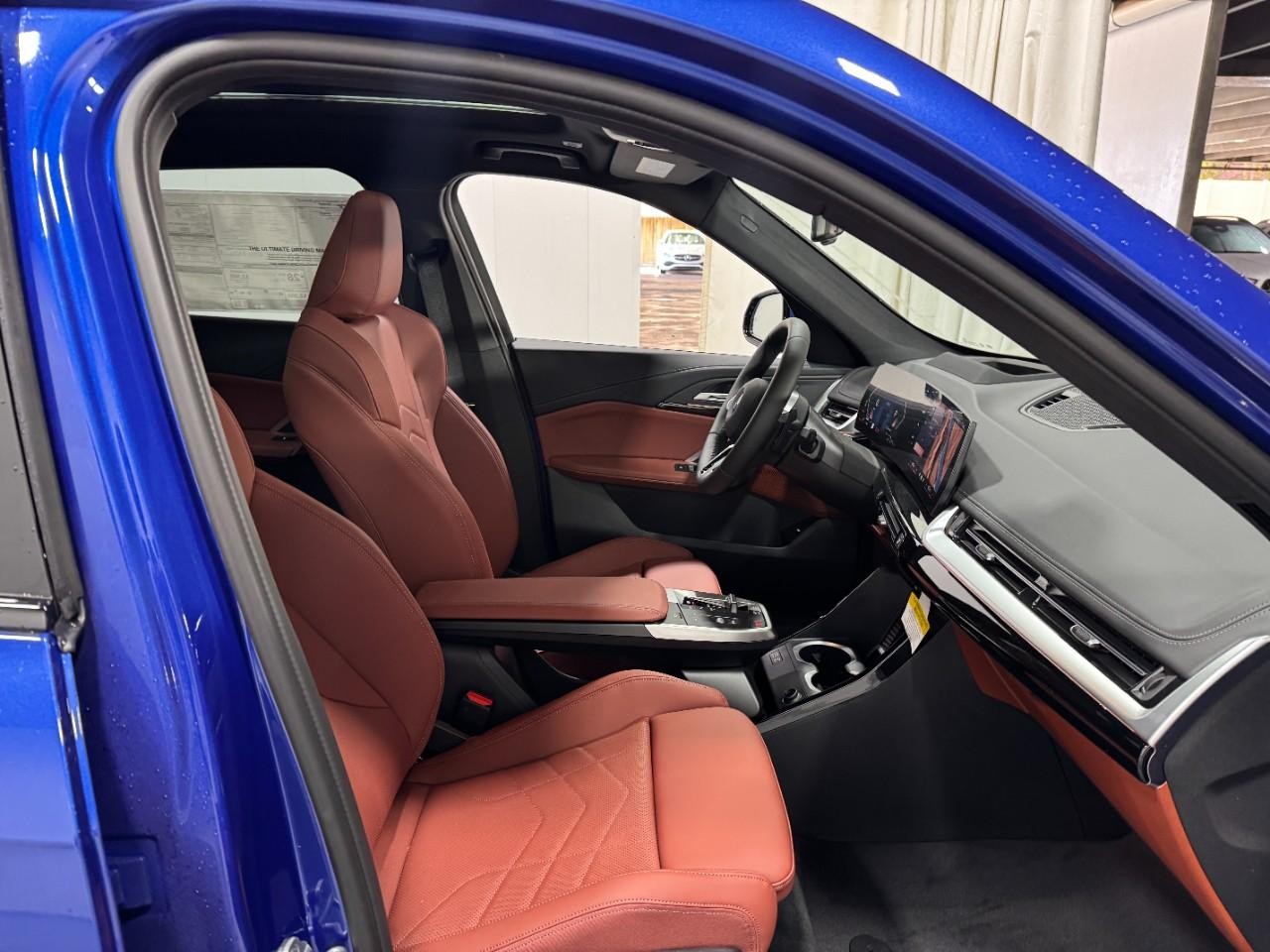 BMW X1 Vehicle Full-screen Gallery Image 17