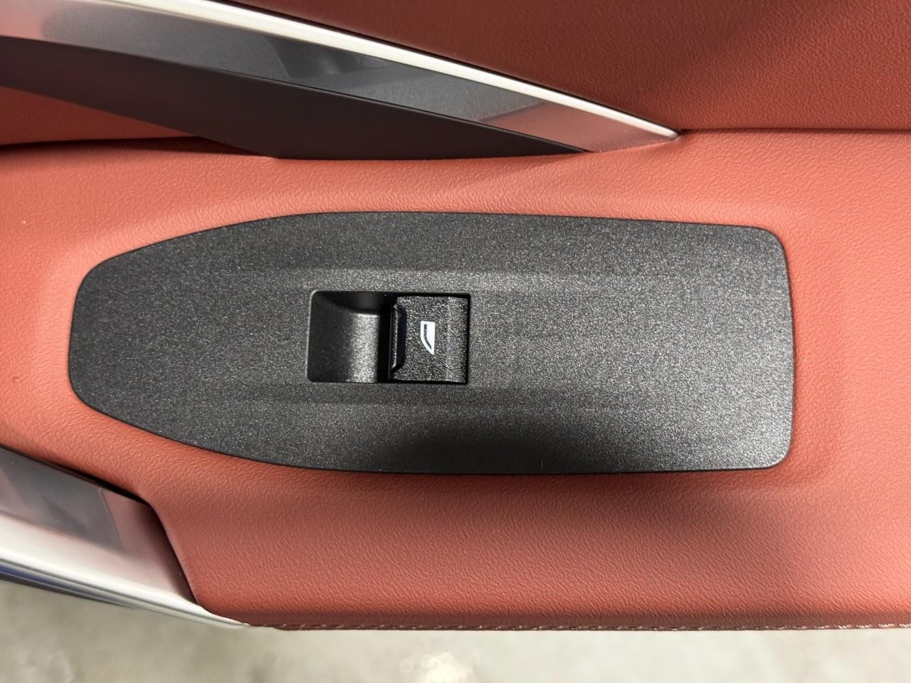 BMW X1 Vehicle Full-screen Gallery Image 21