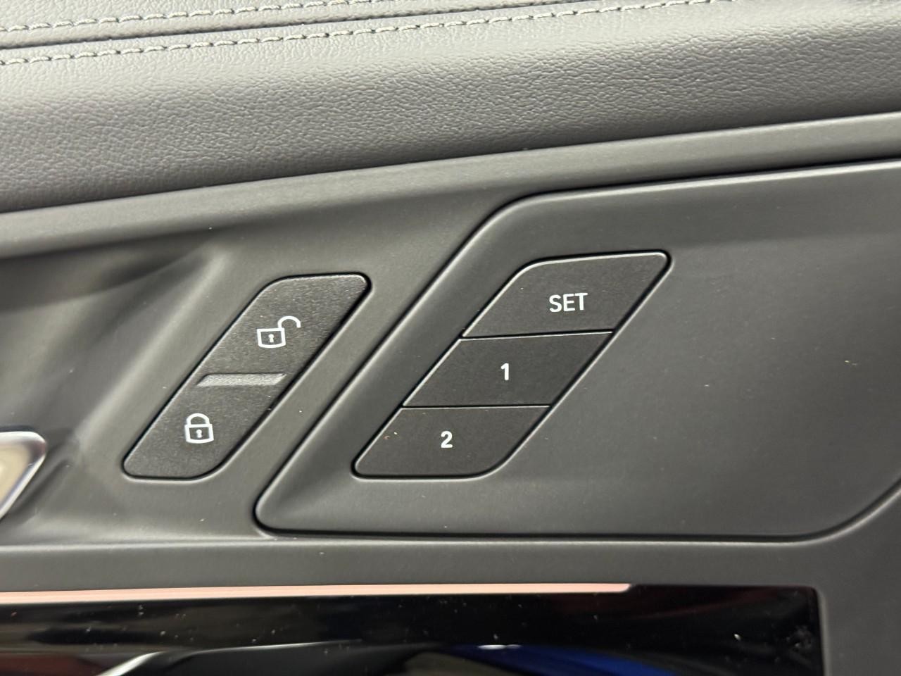 BMW X1 Vehicle Full-screen Gallery Image 22