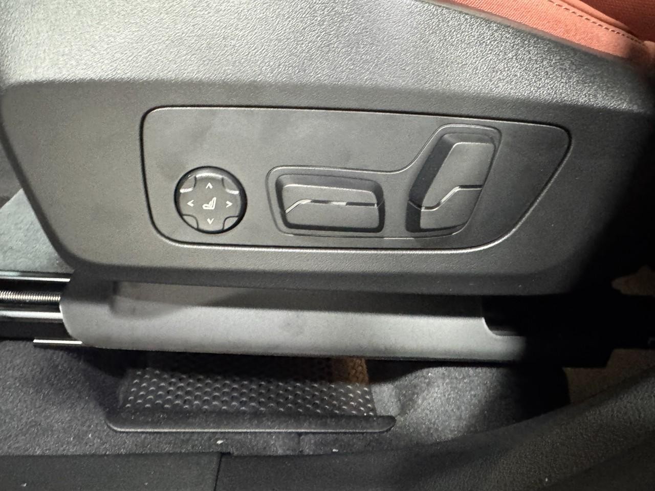 BMW X1 Vehicle Full-screen Gallery Image 27