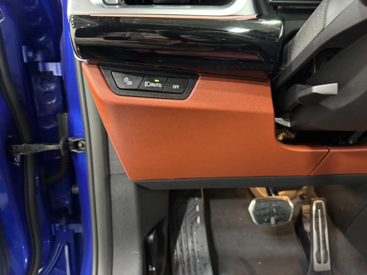 BMW X1 Vehicle Full-screen Gallery Image 28