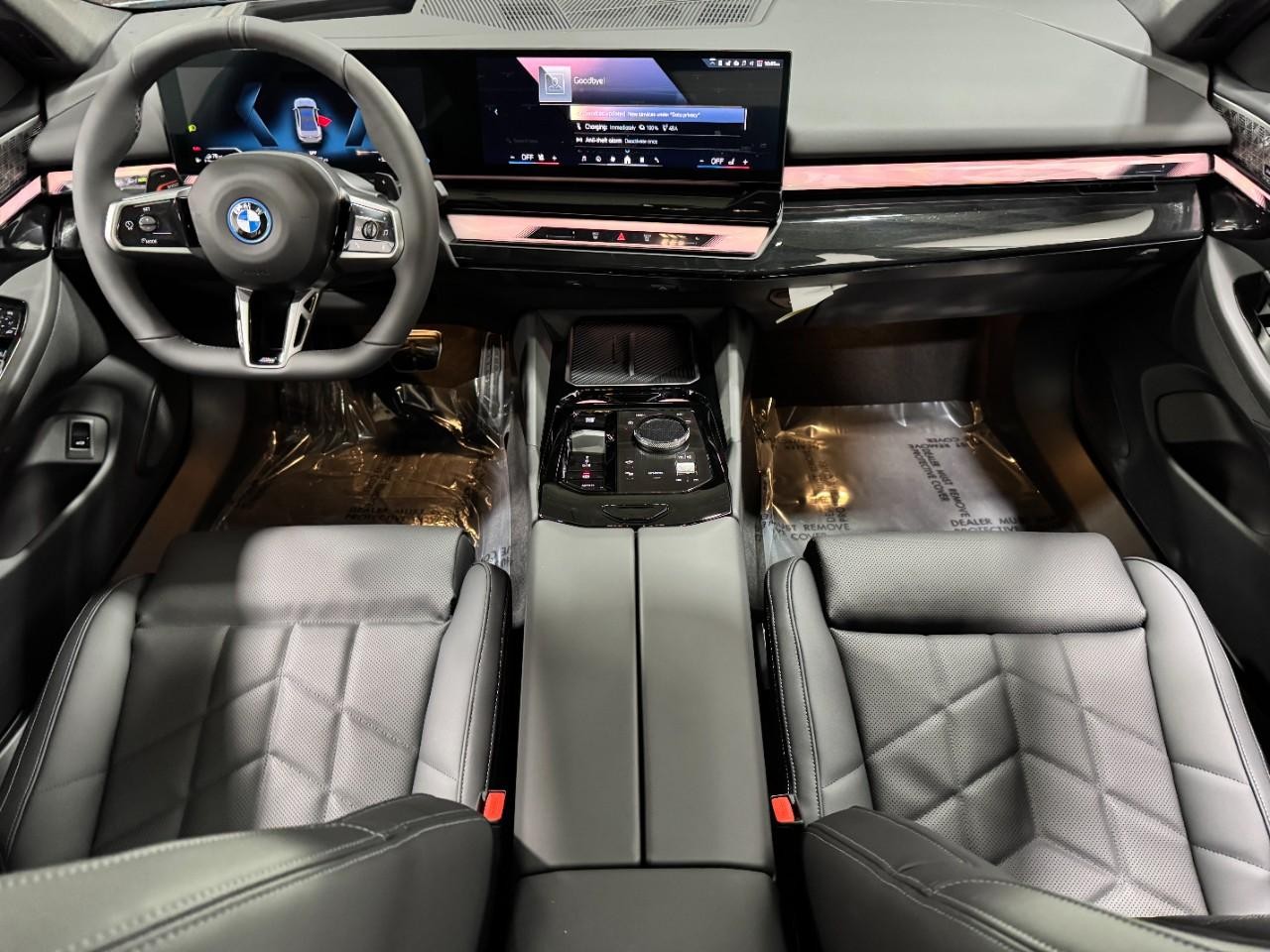 BMW 5 Series Vehicle Full-screen Gallery Image 13