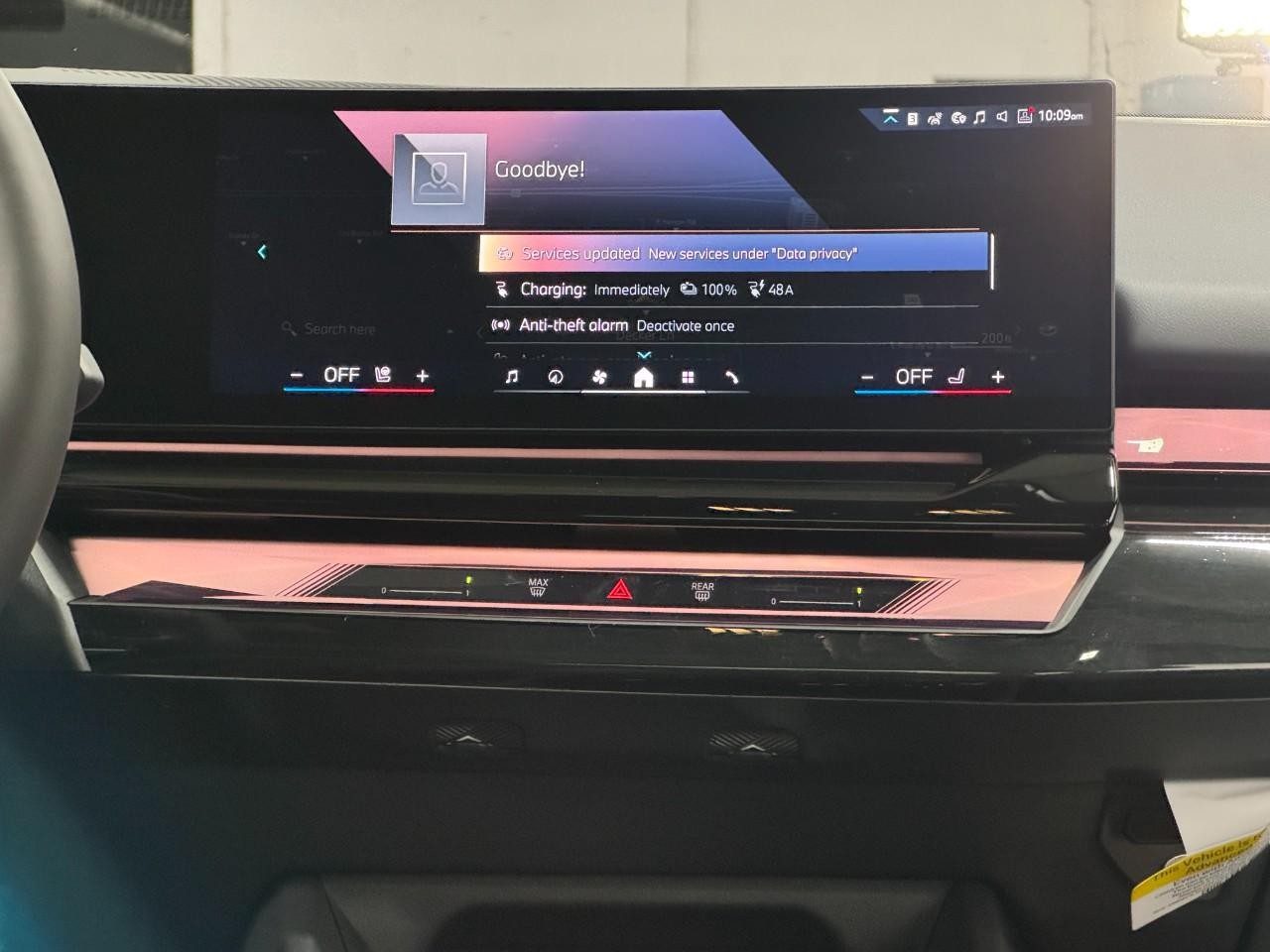 BMW 5 Series Vehicle Full-screen Gallery Image 15