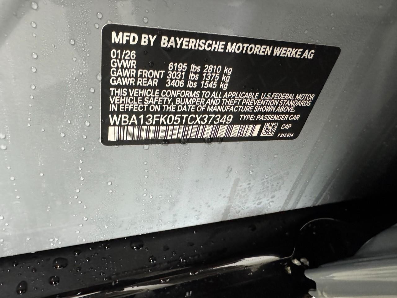 BMW 5 Series Vehicle Full-screen Gallery Image 34