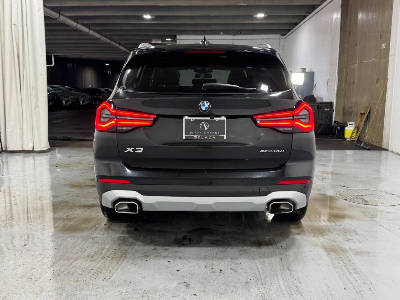 BMW X3 Vehicle Full-screen Gallery Image 9