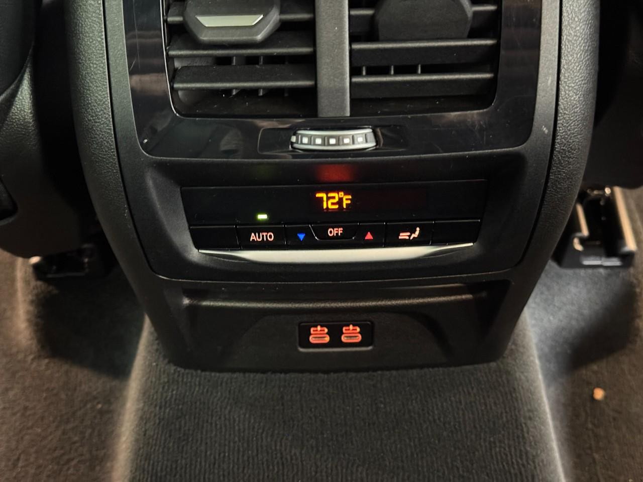 BMW X3 Vehicle Full-screen Gallery Image 11