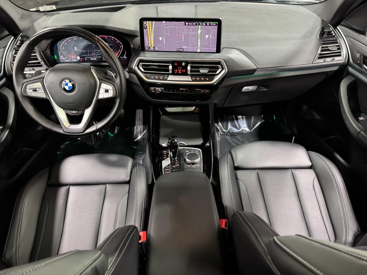 BMW X3 Vehicle Full-screen Gallery Image 13