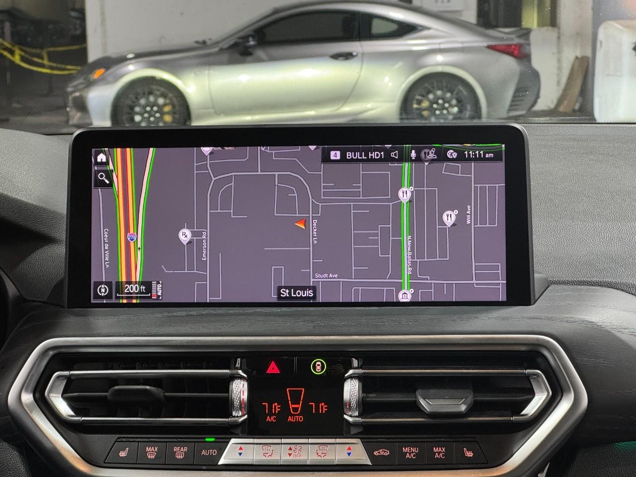 BMW X3 Vehicle Full-screen Gallery Image 15