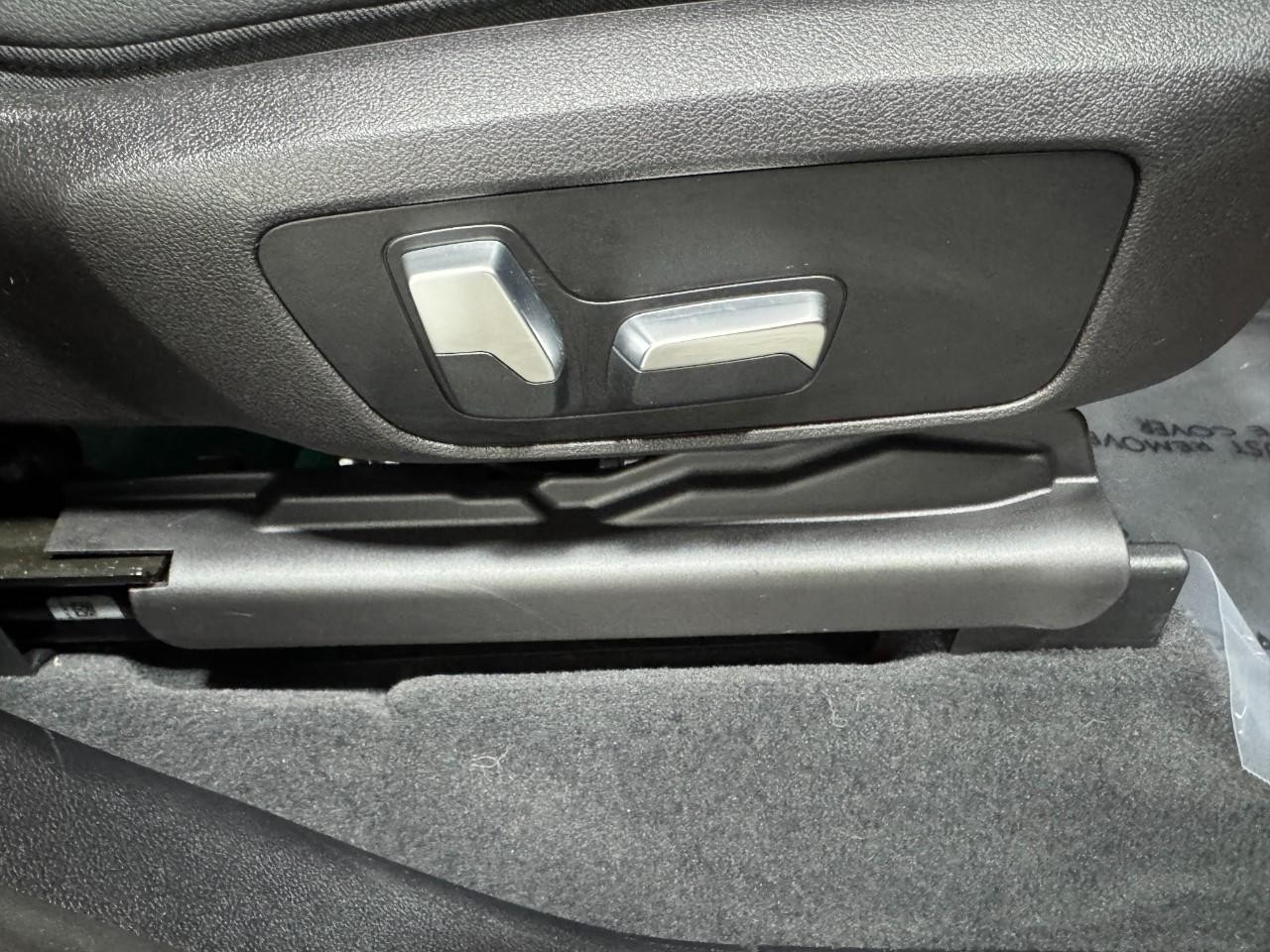 BMW X3 Vehicle Full-screen Gallery Image 21