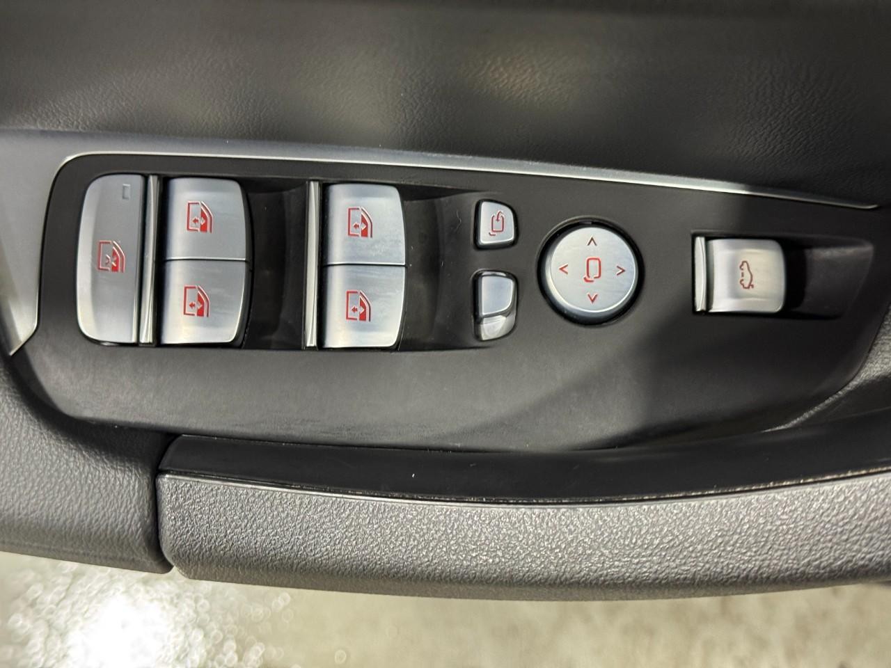 BMW X3 Vehicle Full-screen Gallery Image 25