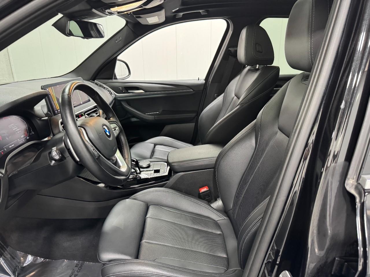 BMW X3 Vehicle Full-screen Gallery Image 26