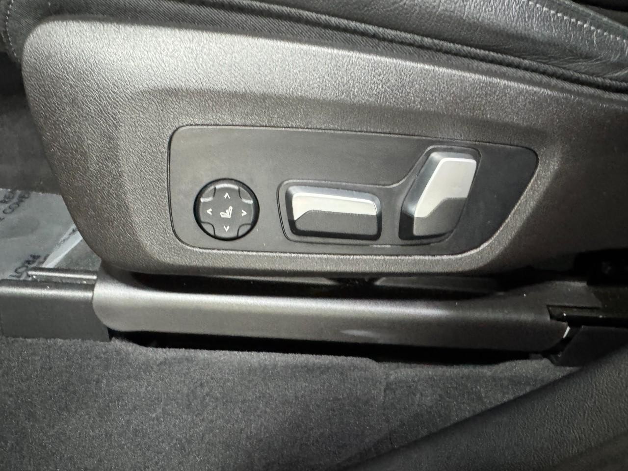 BMW X3 Vehicle Full-screen Gallery Image 28