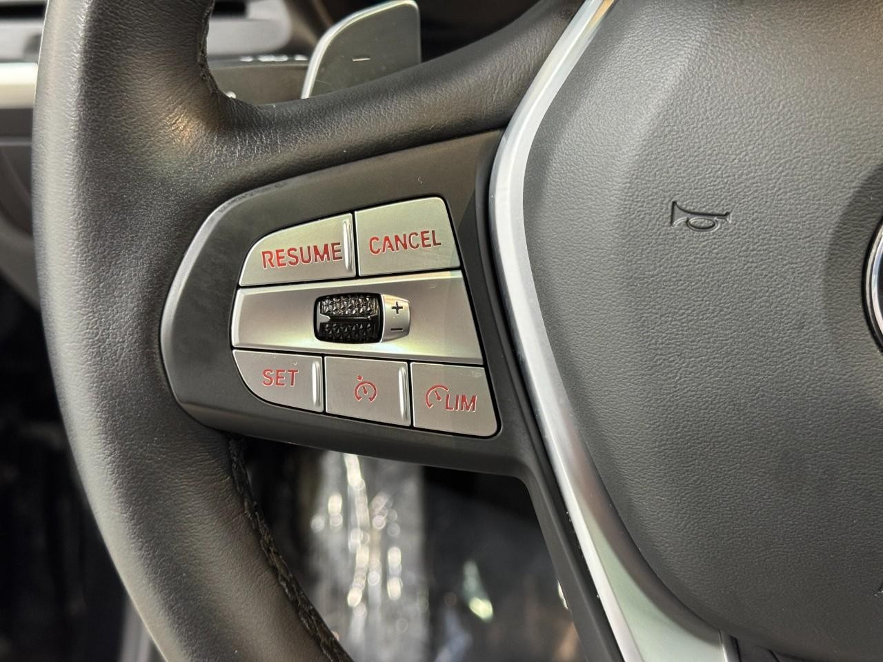 BMW X3 Vehicle Full-screen Gallery Image 30