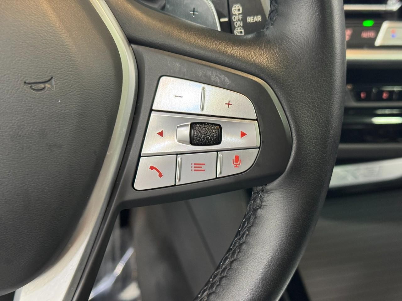 BMW X3 Vehicle Full-screen Gallery Image 31