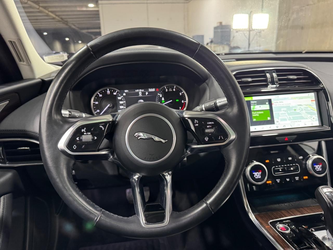 Jaguar XE Vehicle Full-screen Gallery Image 13