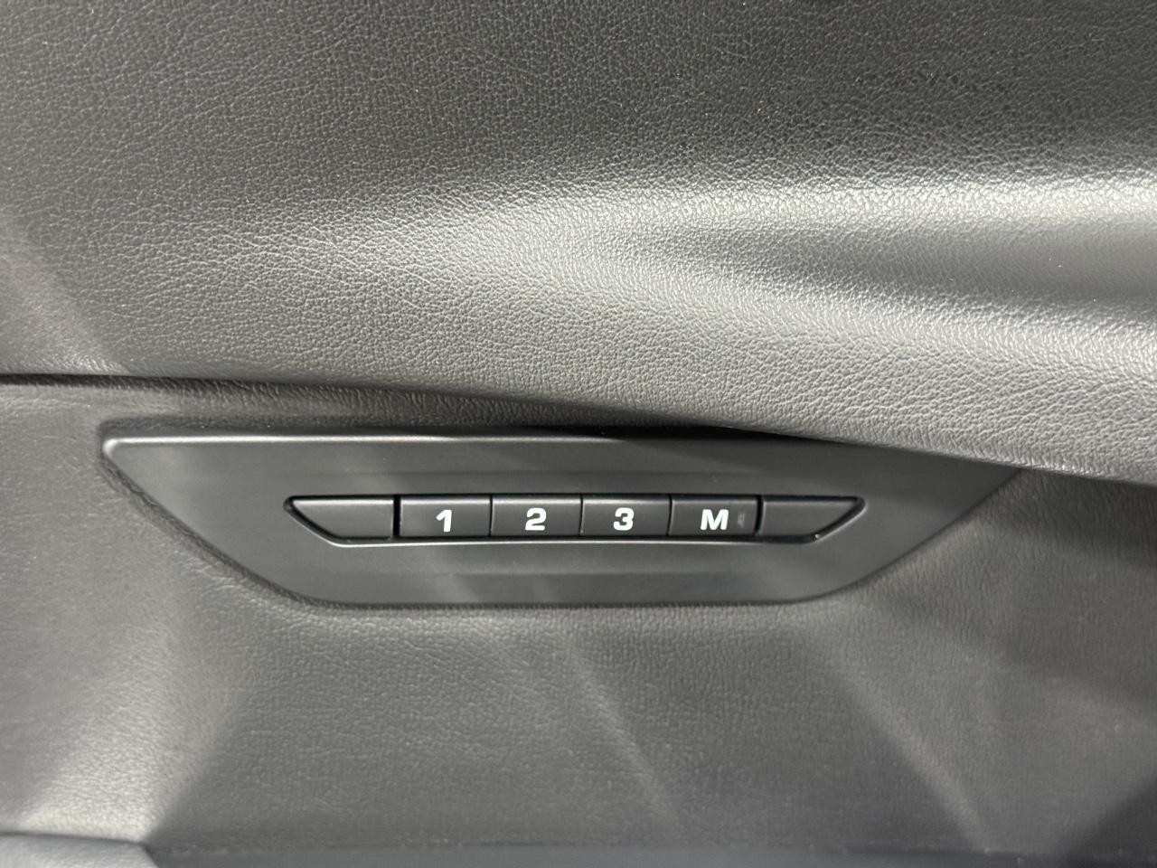 Jaguar XE Vehicle Full-screen Gallery Image 24