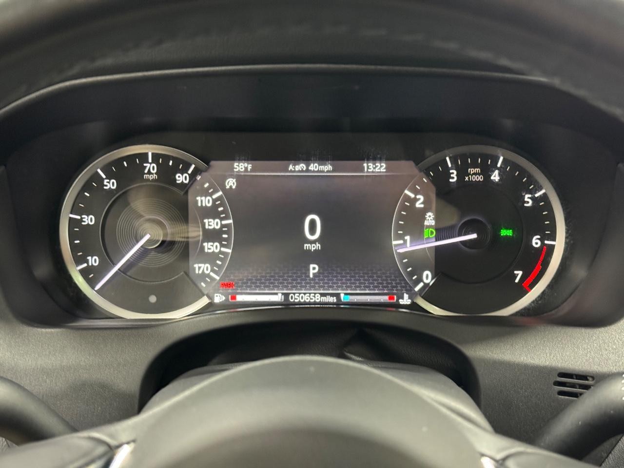 Jaguar XE Vehicle Full-screen Gallery Image 32