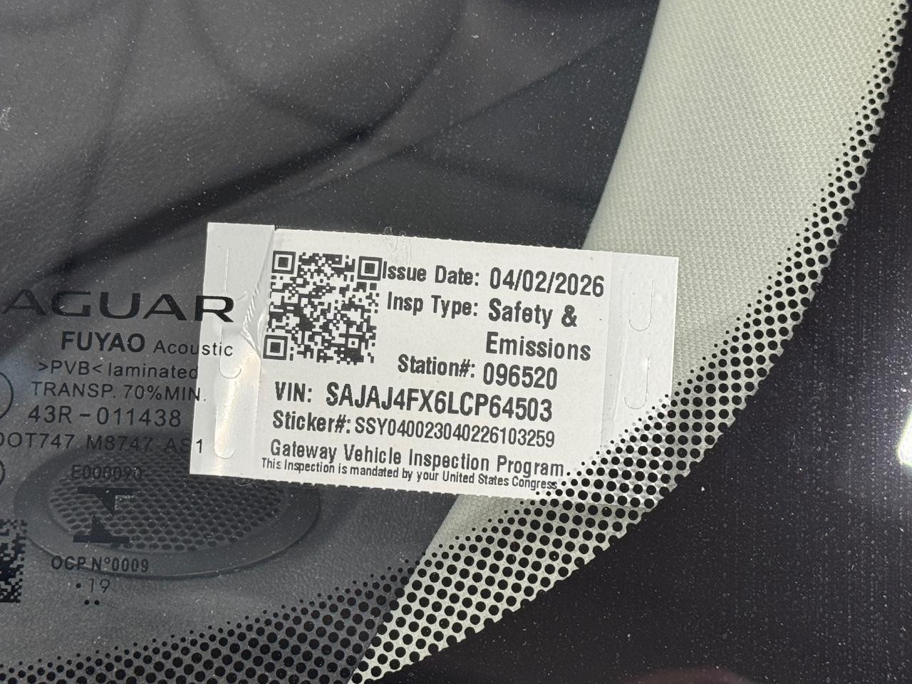 Jaguar XE Vehicle Full-screen Gallery Image 34