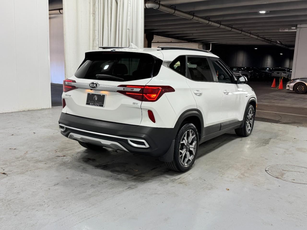 Kia Seltos Vehicle Full-screen Gallery Image 4