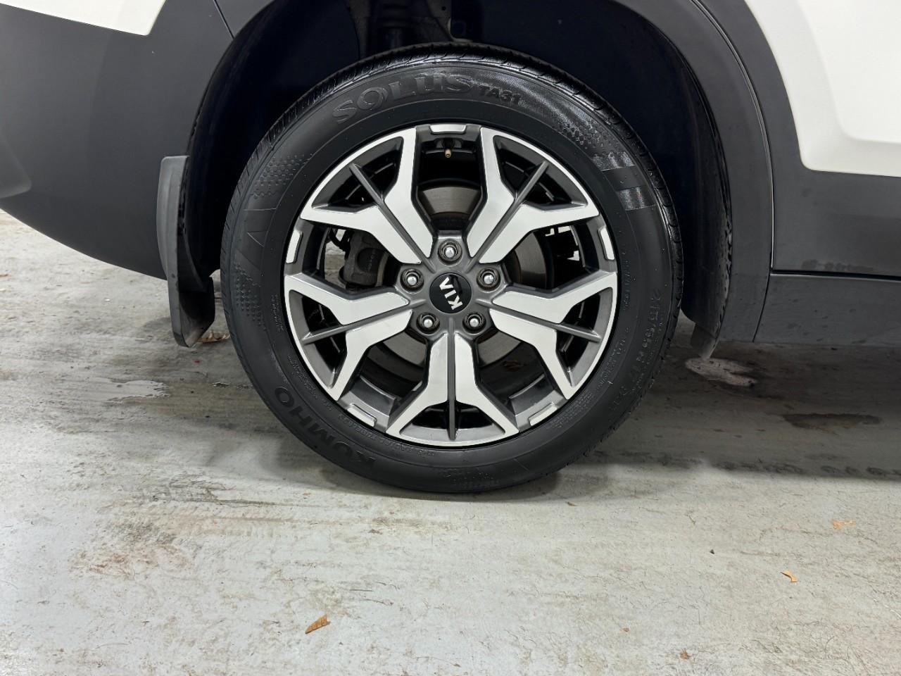 Kia Seltos Vehicle Full-screen Gallery Image 5