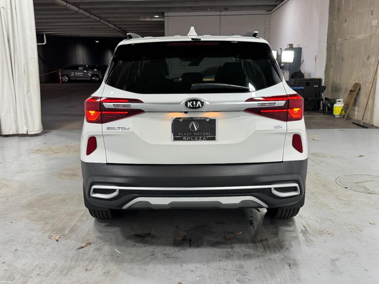 Kia Seltos Vehicle Full-screen Gallery Image 9