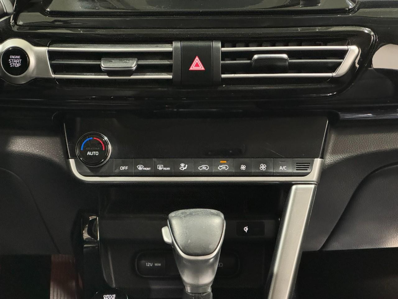 Kia Seltos Vehicle Full-screen Gallery Image 15