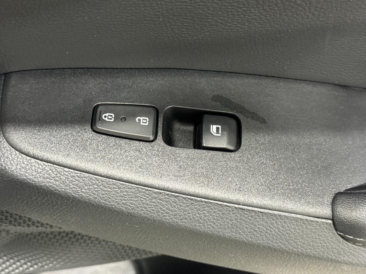 Kia Seltos Vehicle Full-screen Gallery Image 21