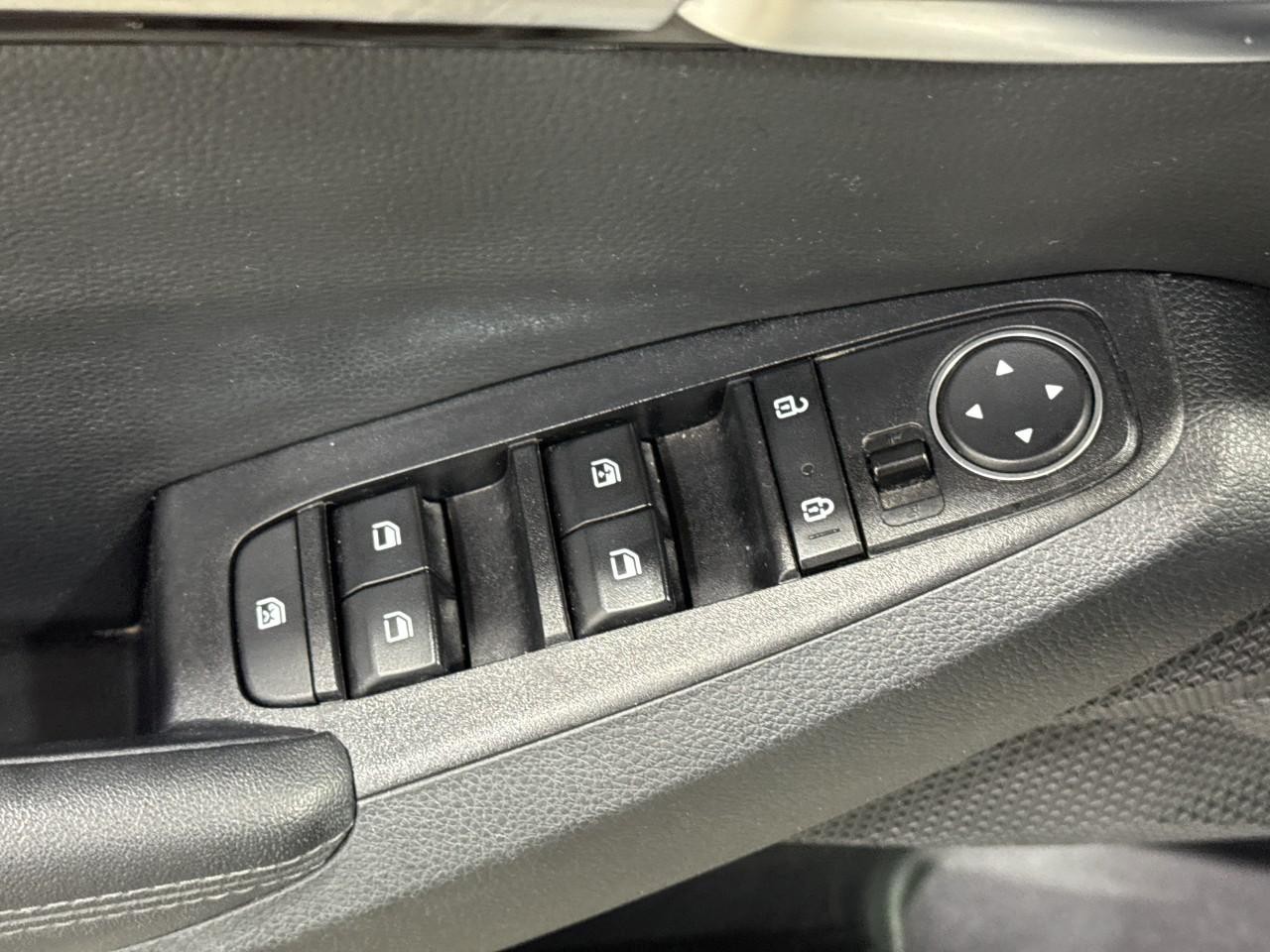 Kia Seltos Vehicle Full-screen Gallery Image 22